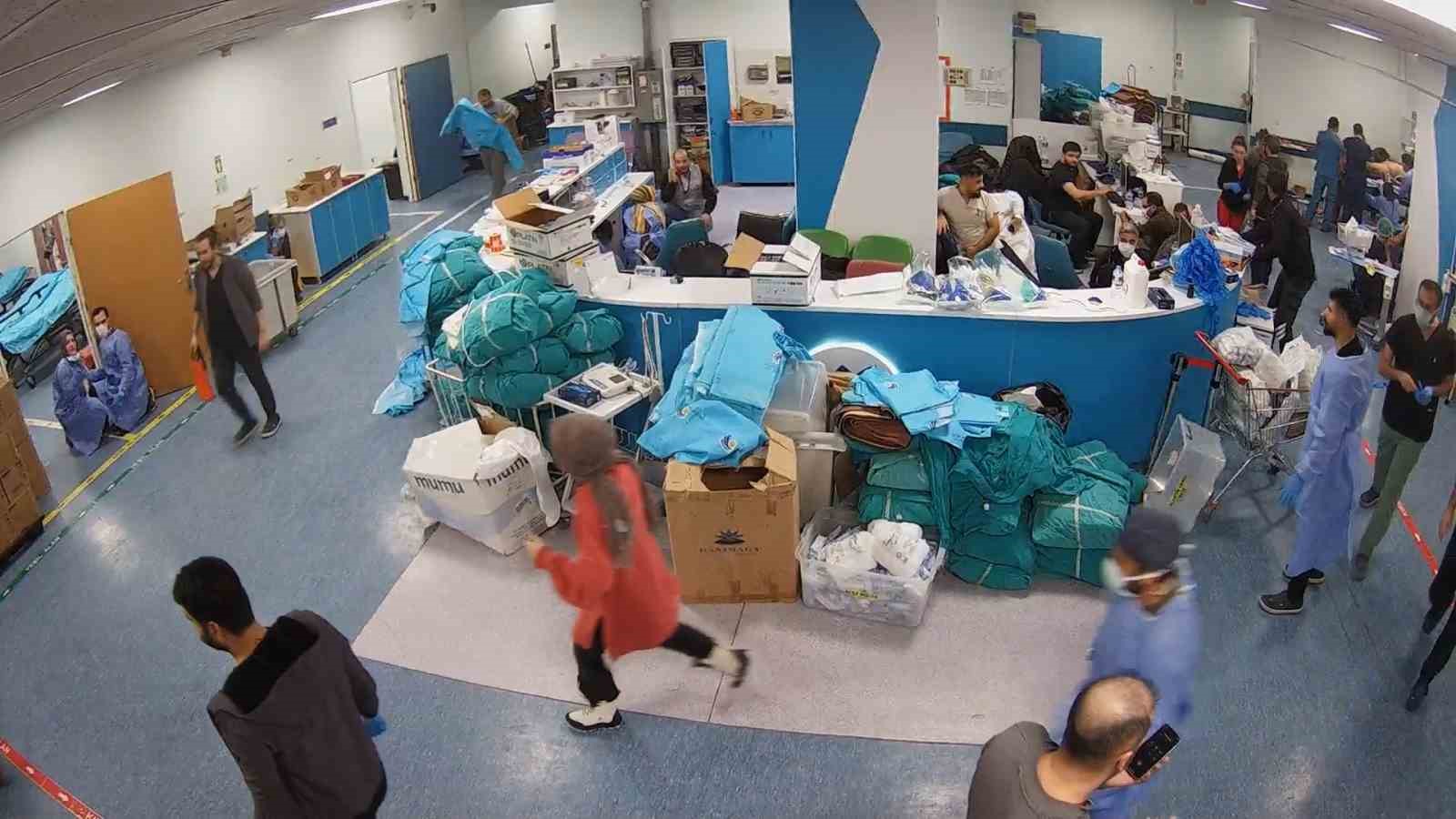 İkinci depreme ameliyatta yakalanıp, hekimlerin sedyeye sarılarak koruduğu Kenan Karadağ o anları anlattı
