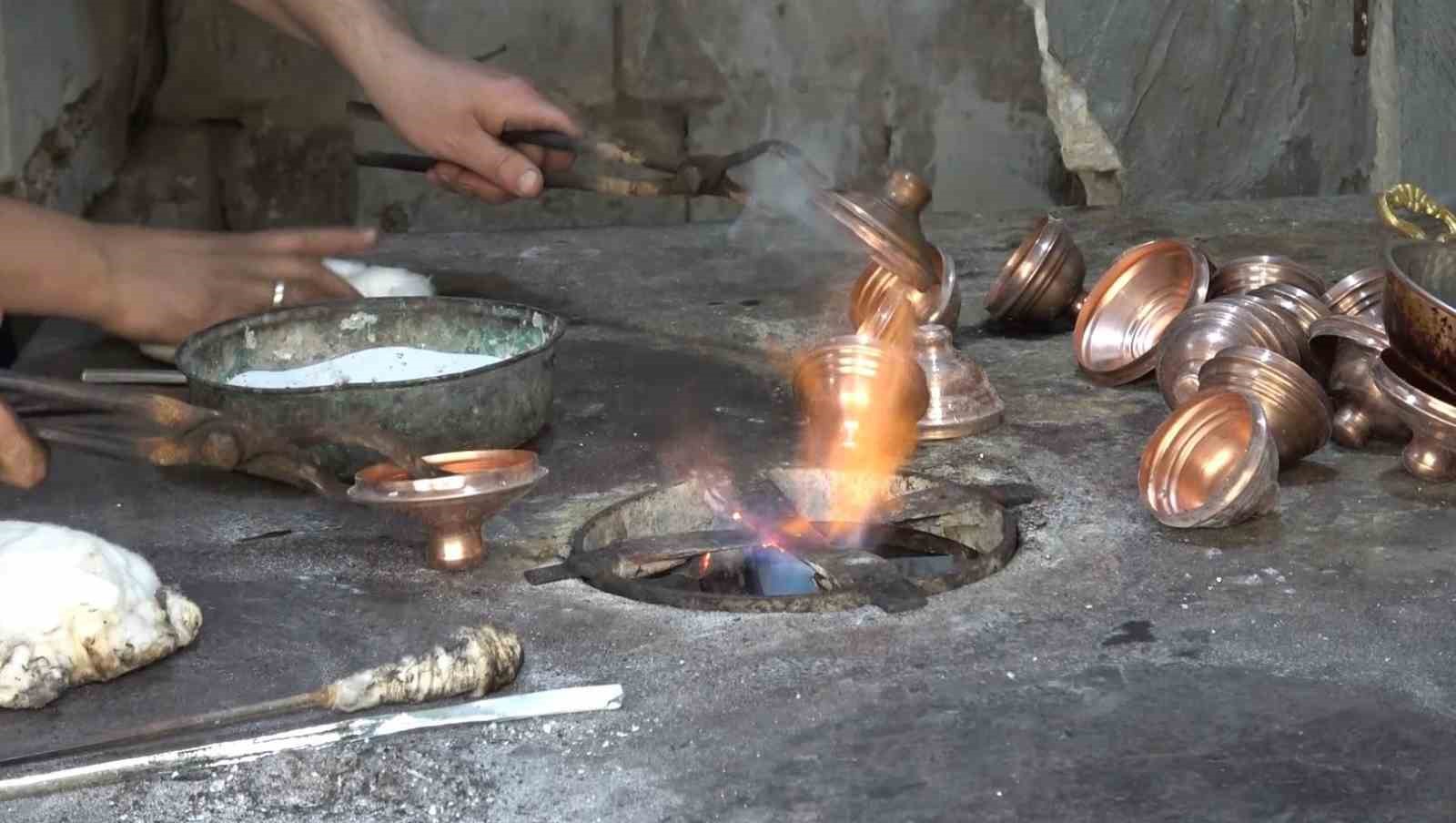 İkiz kardeşler baba mesleğini yaşatıyor
