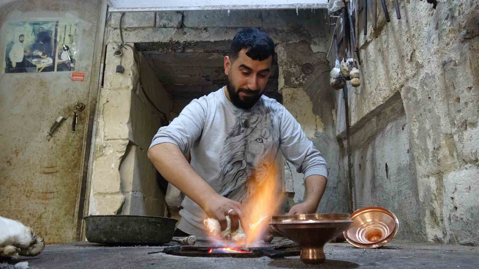 İkiz kardeşler baba mesleğini yaşatıyor
