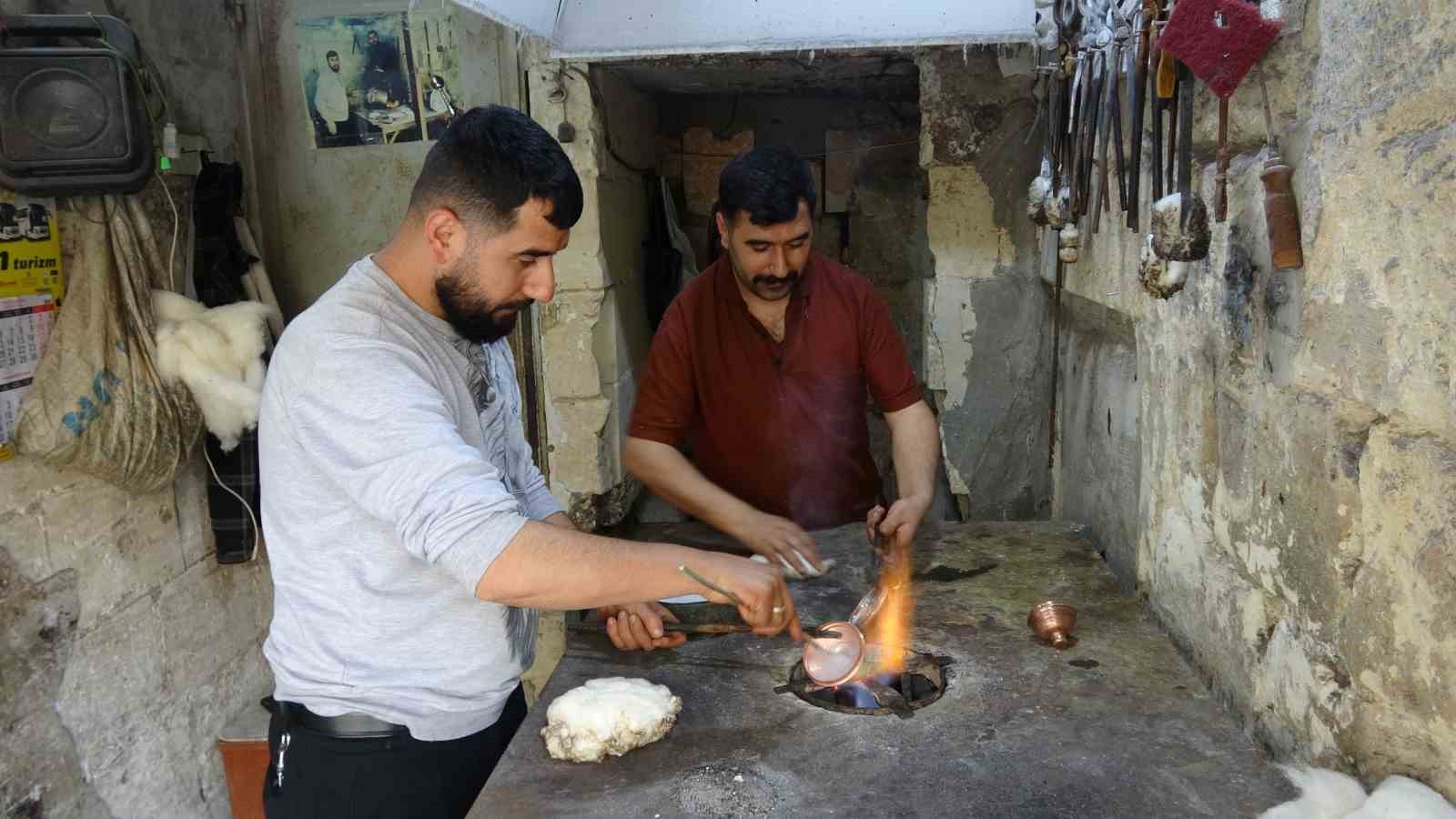 İkiz kardeşler baba mesleğini yaşatıyor
