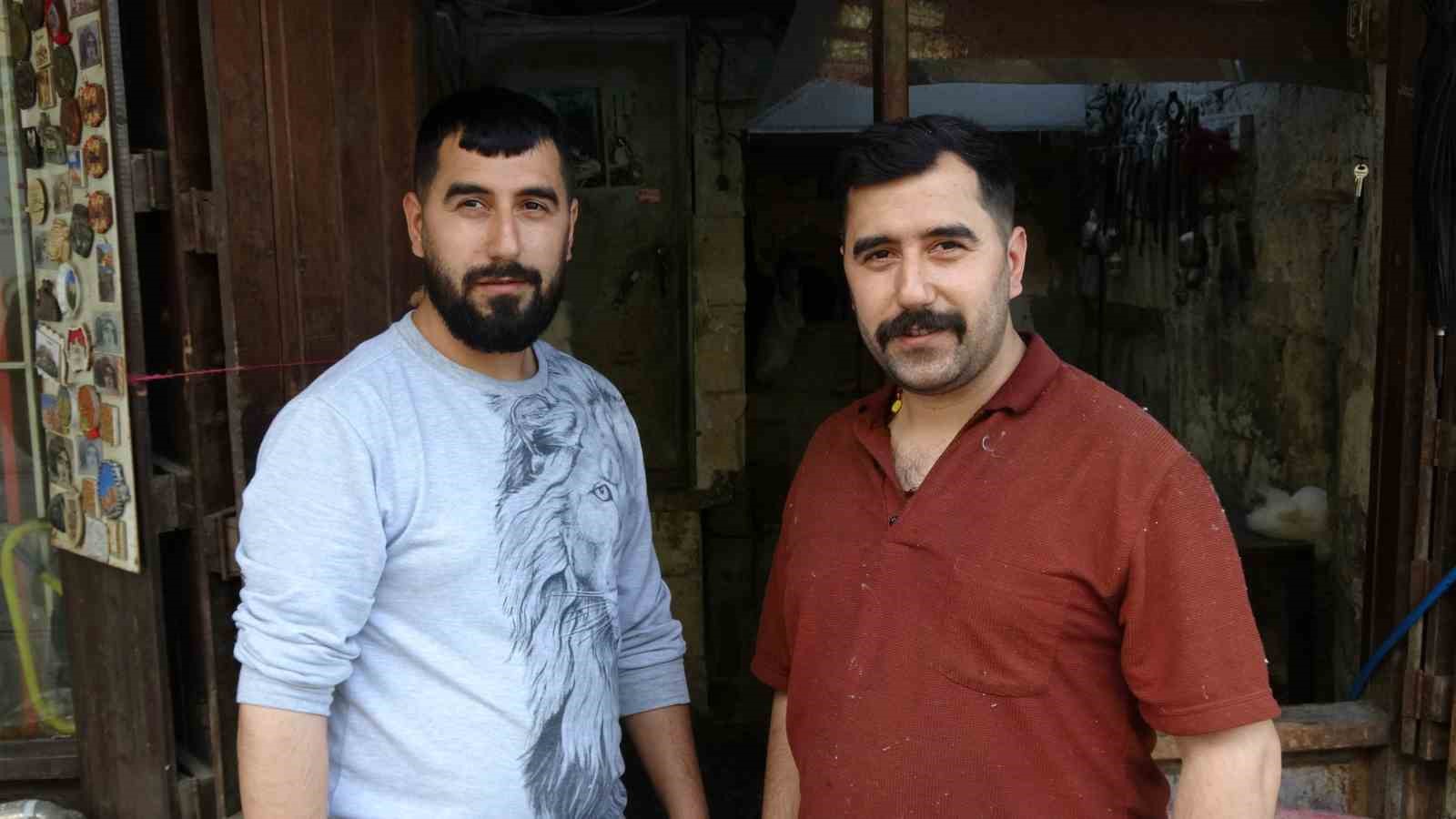 İkiz kardeşler baba mesleğini yaşatıyor
