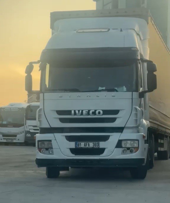 İkiz plakalı tır, vatandaşın dikkati sayesinde yakalandı
