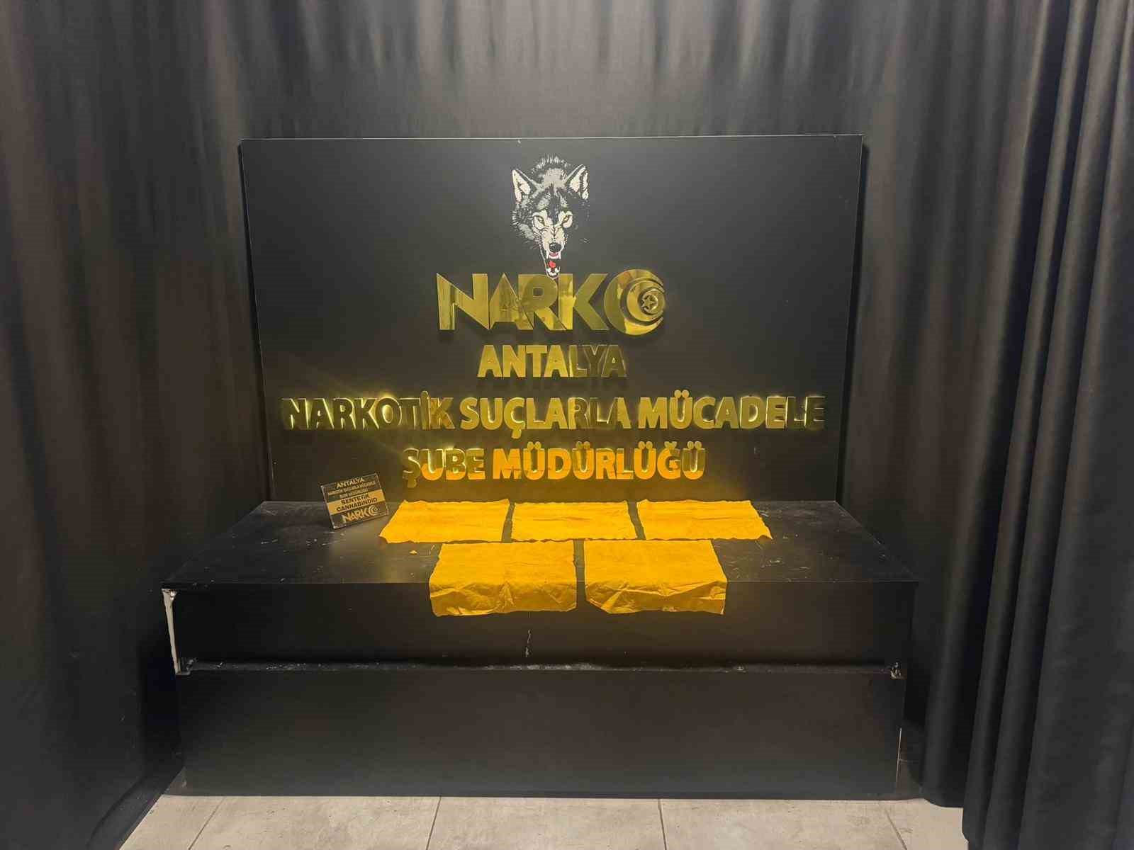 İl emniyet müdürünün yönettiği operasyonda çok miktarda uyuşturucu madde ele geçirildi
