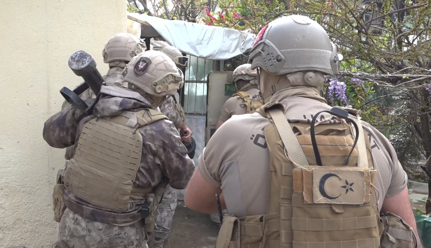 İl emniyet müdürünün yönettiği operasyonda çok miktarda uyuşturucu madde ele geçirildi
