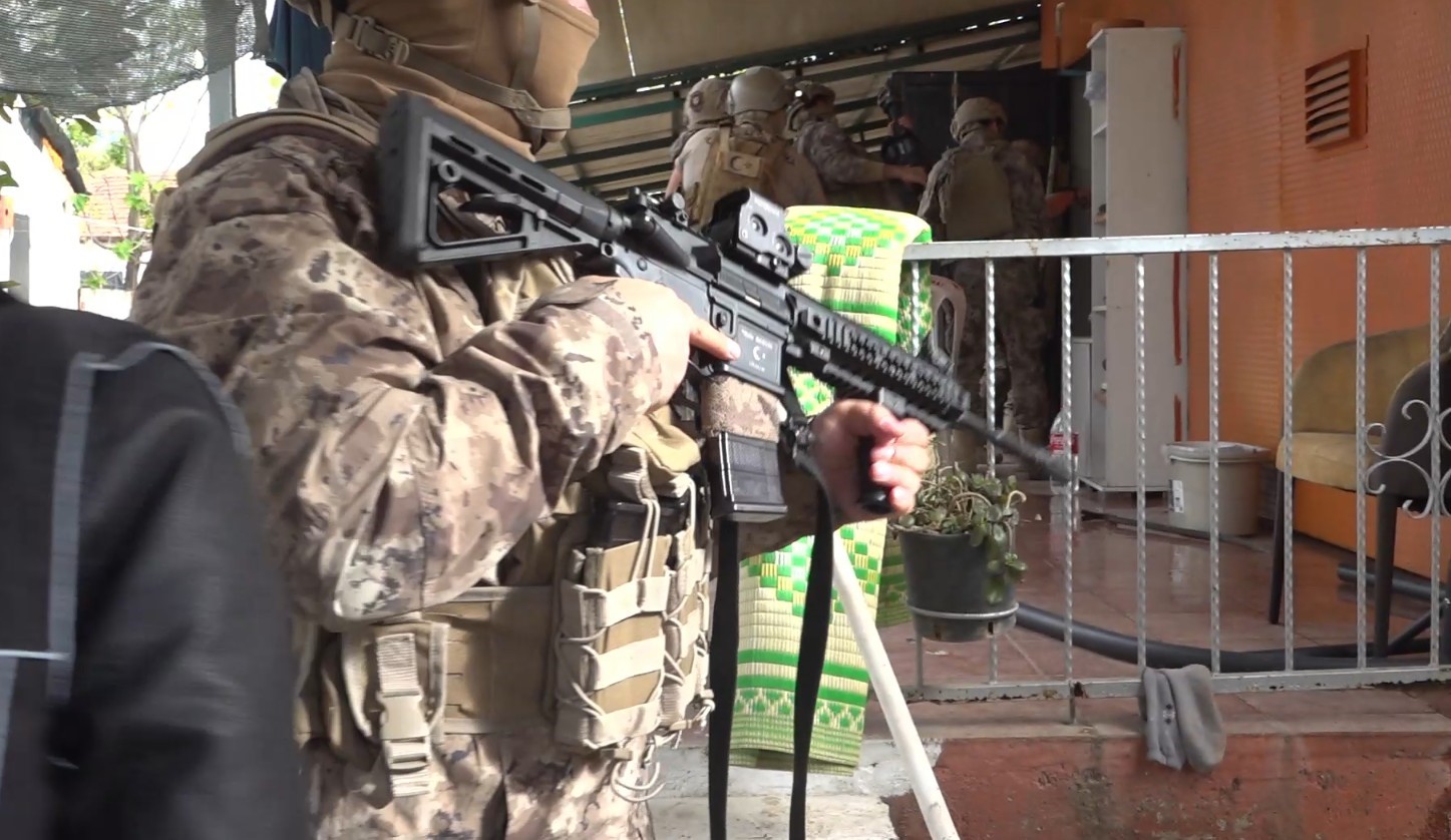 İl emniyet müdürünün yönettiği operasyonda çok miktarda uyuşturucu madde ele geçirildi
