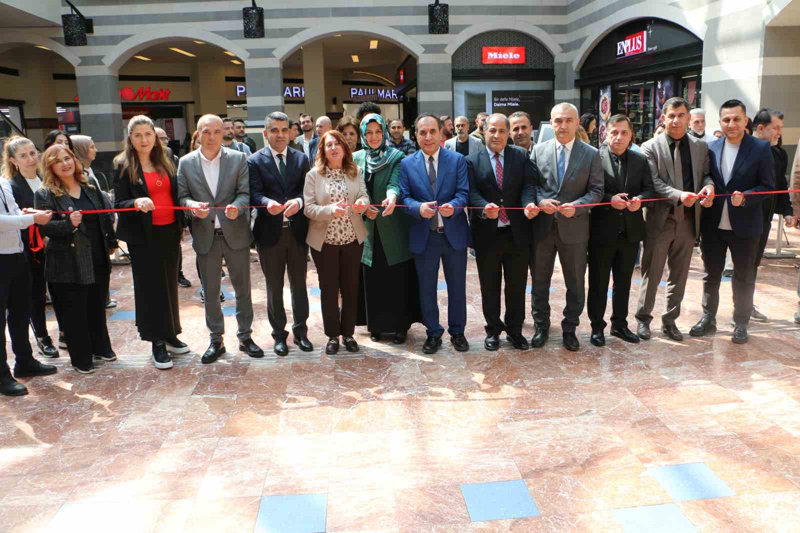 "İl İl Türkiye Sergisi" Diyarbakır’da sanatseverlerle buluştu
