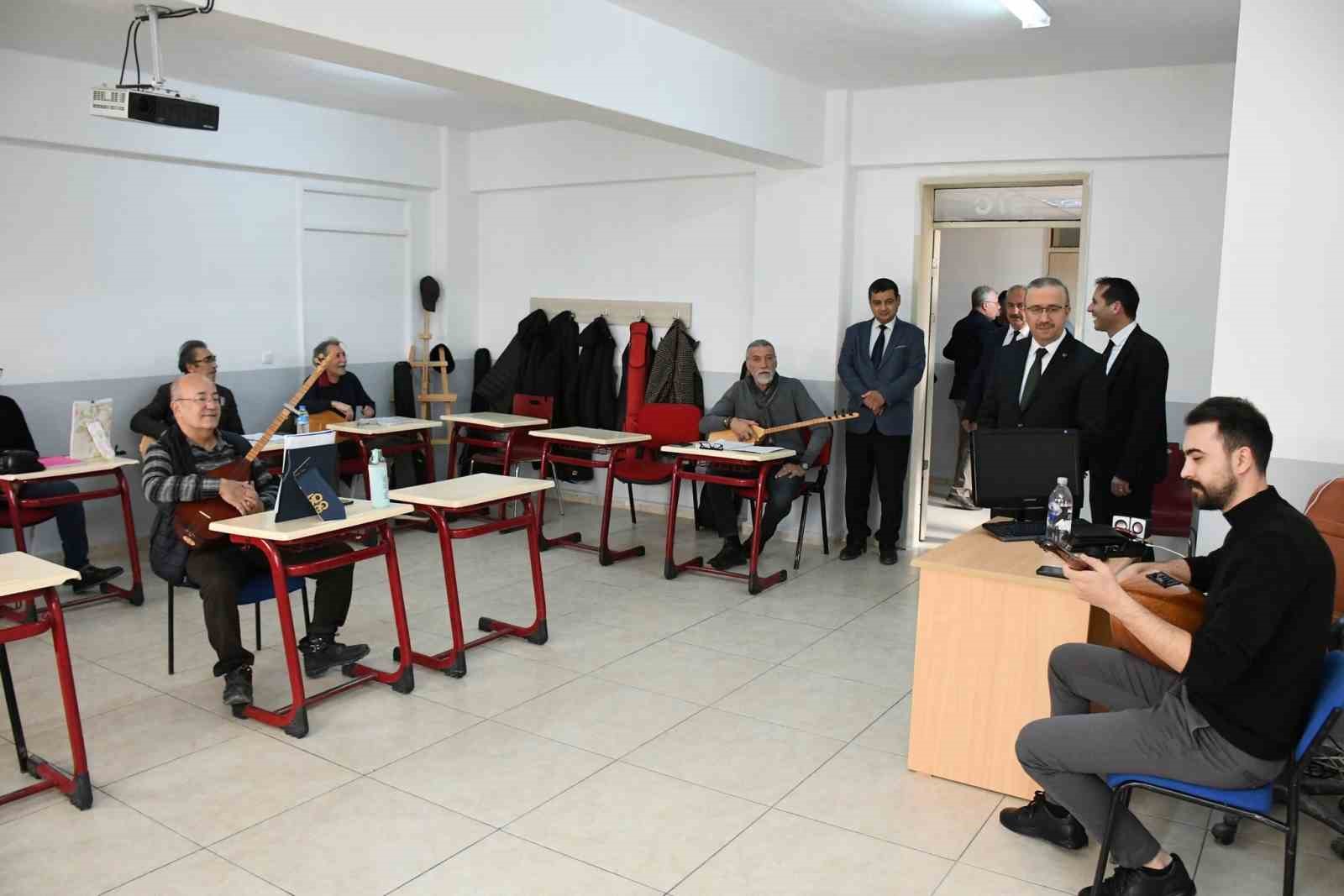 İl Milli Eğitim Müdürü Aydın, Halk Eğitim Merkezi’ndeki çalışmaları inceledi
