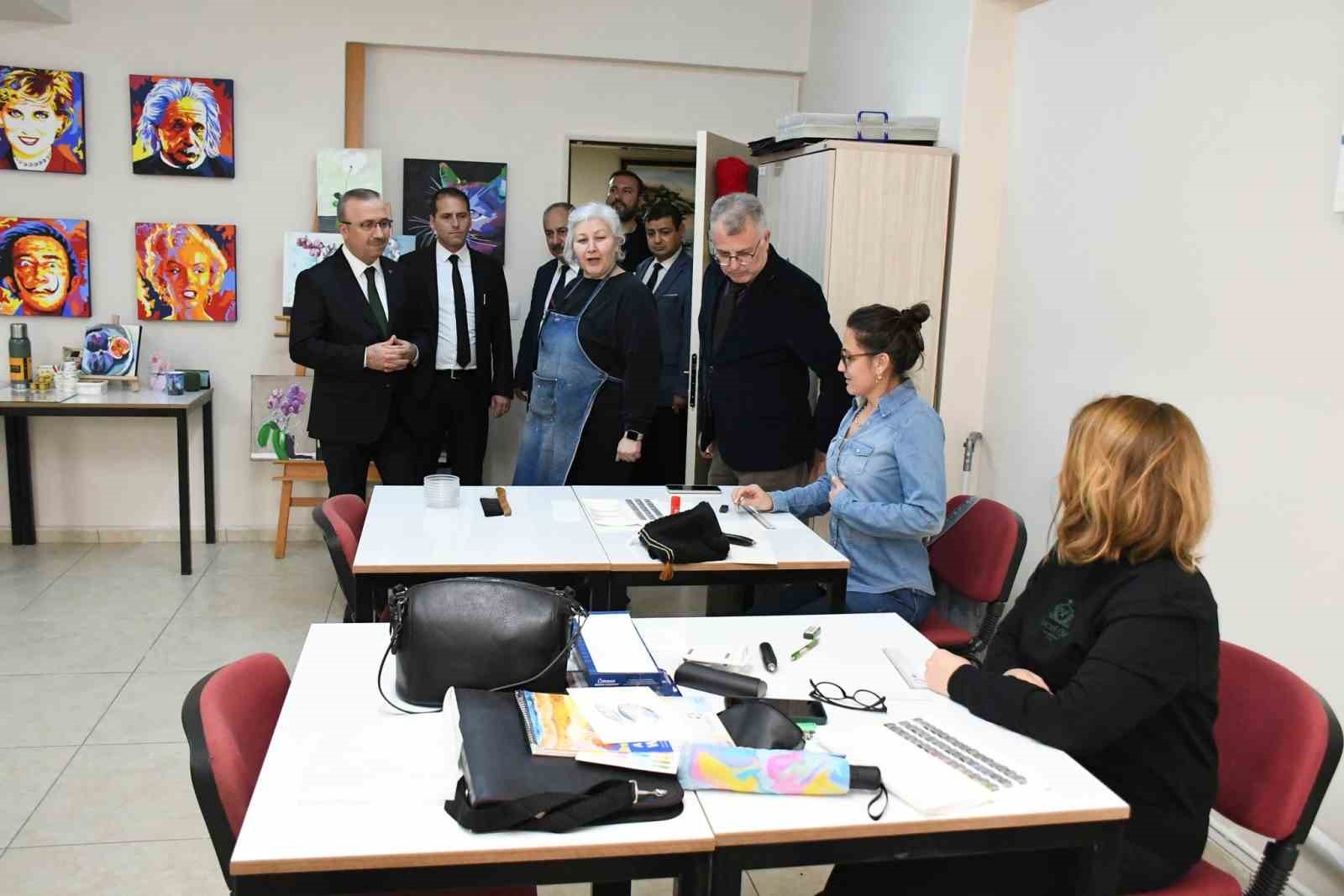 İl Milli Eğitim Müdürü Aydın, Halk Eğitim Merkezi’ndeki çalışmaları inceledi
