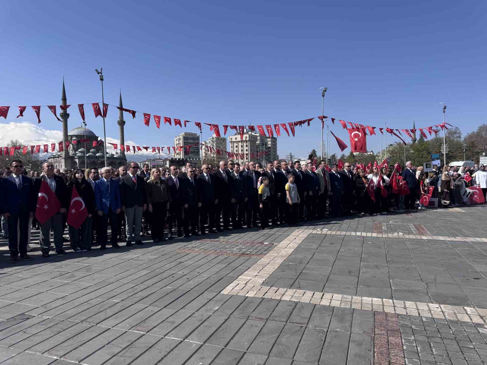 İl Milli Eğitim Müdürü Esen: "Dün olduğu gibi bugün de güvenli limanlarımız okullarımızdır"
