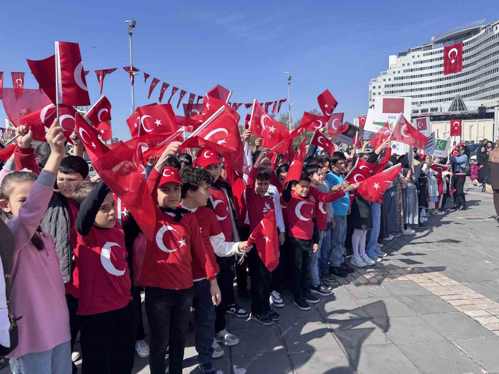 İl Milli Eğitim Müdürü Esen: "Dün olduğu gibi bugün de güvenli limanlarımız okullarımızdır"
