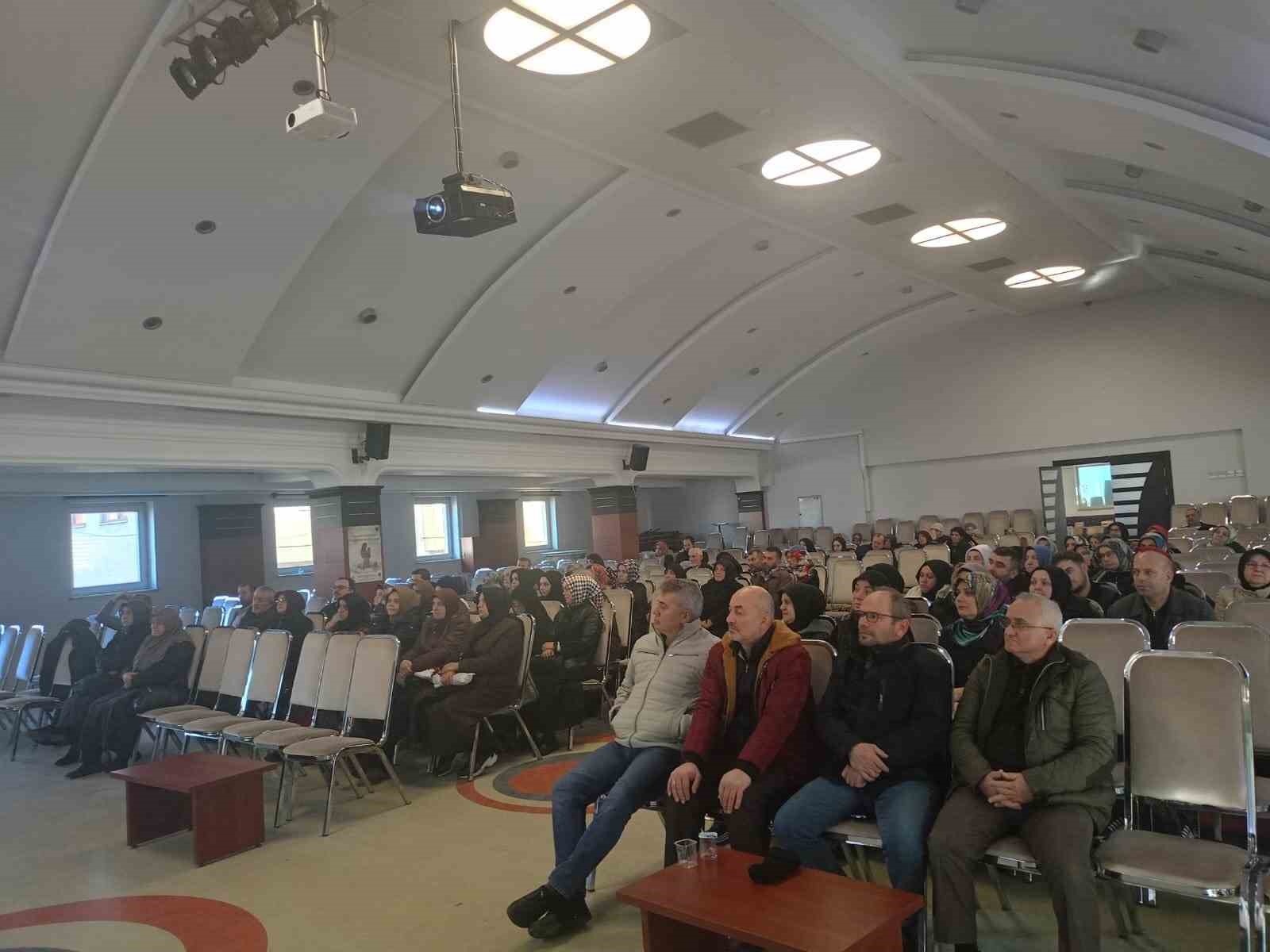 İl Müdürü Uzun, meclisi bilgilendirdi
İl Müdürü Uzun, meclisi bilgilendirdi