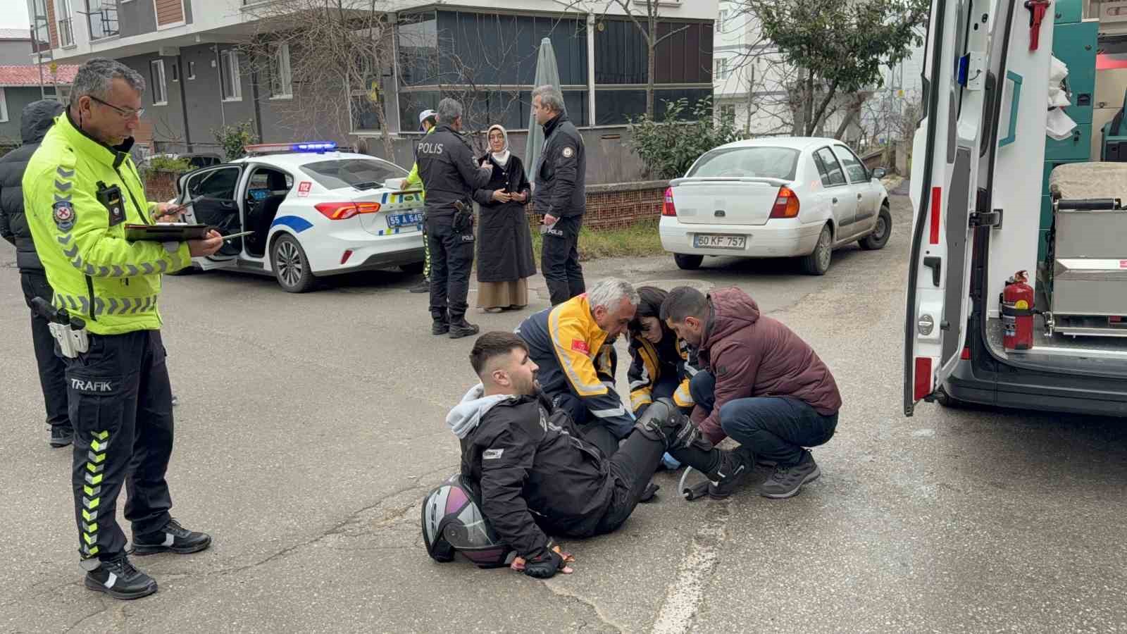 İlaç firmasının motosikleti doktorun aracına çarptı: 1 yaralı
