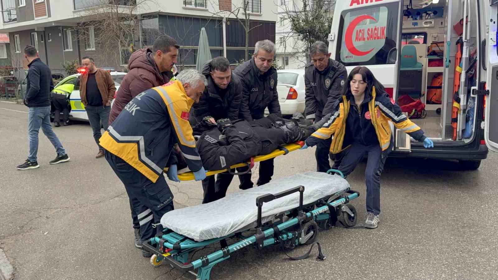 İlaç firmasının motosikleti doktorun aracına çarptı: 1 yaralı
