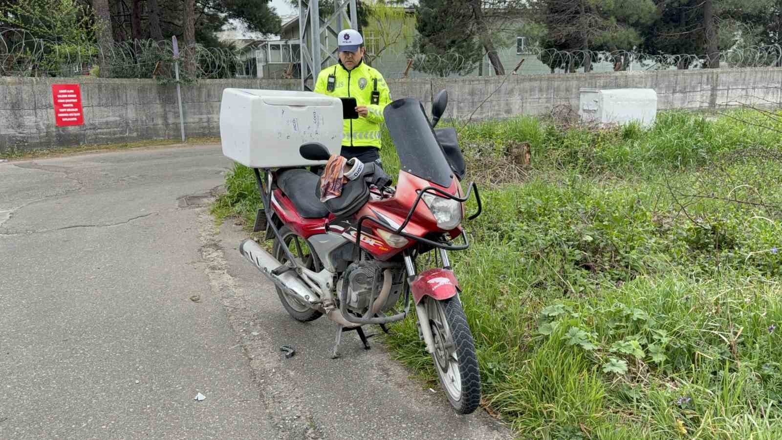 İlaç firmasının motosikleti doktorun aracına çarptı: 1 yaralı
