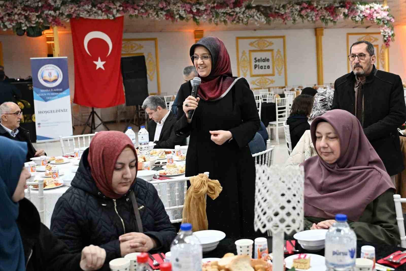 İlahiyat Fakültesinde 250 kişilik dev iftar buluşması

