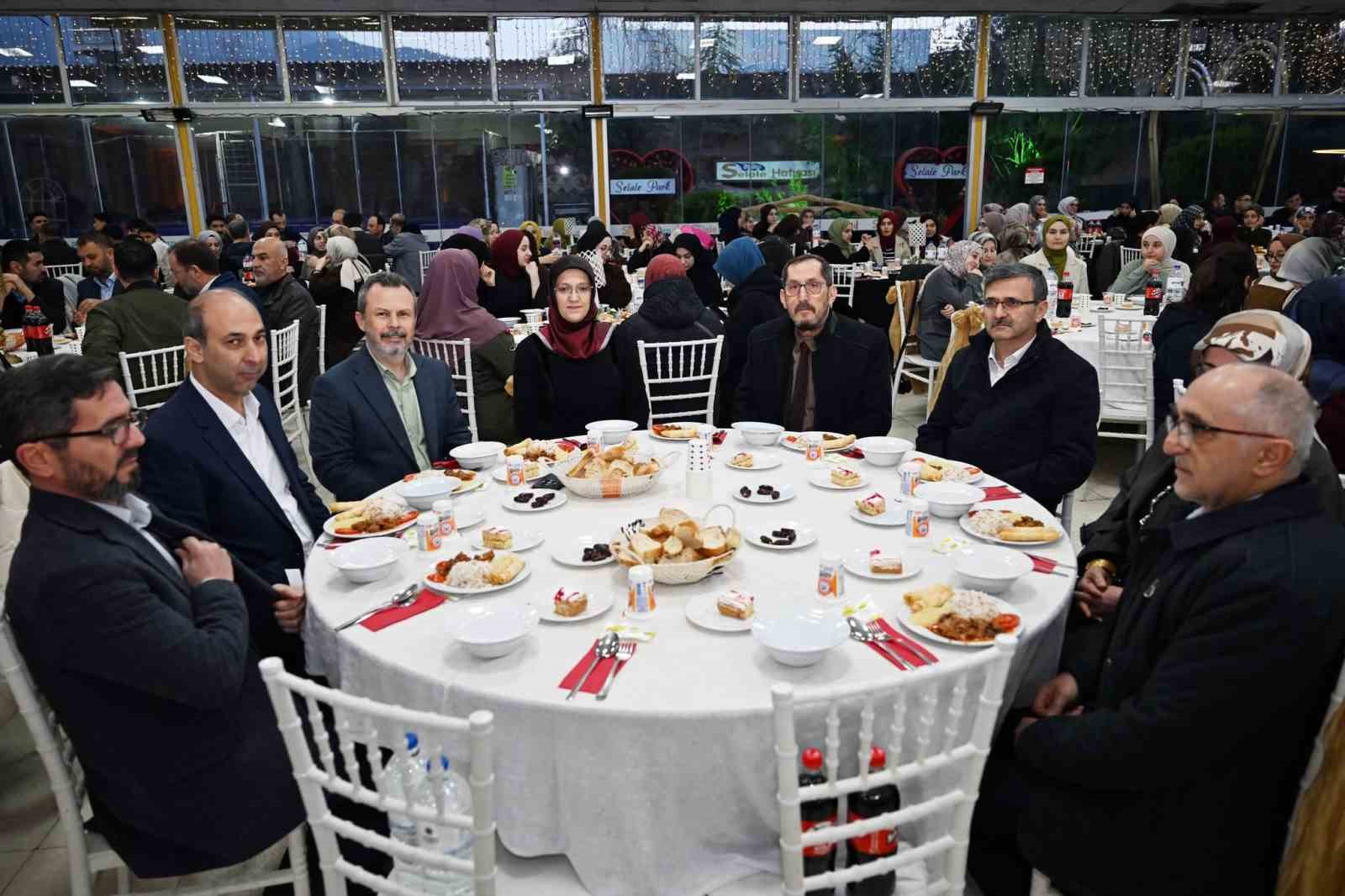 İlahiyat Fakültesinde 250 kişilik dev iftar buluşması
