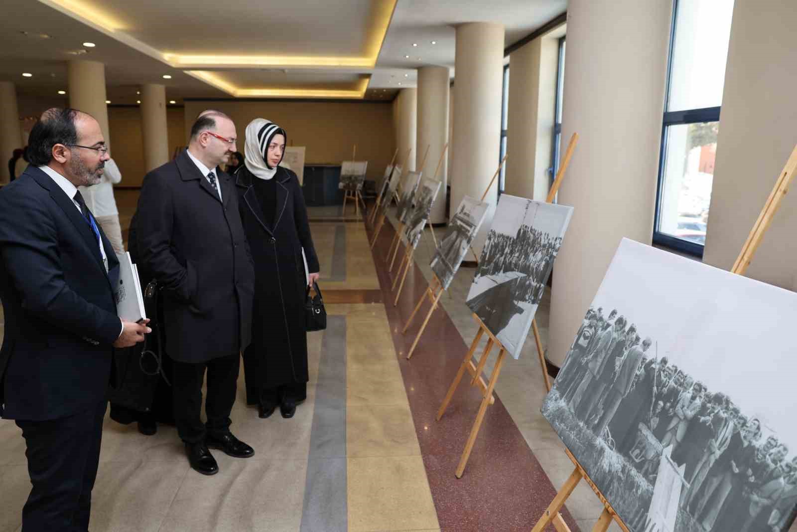 İlahiyat Fakültesinin 55. kuruluş yılı sempozyumu ve mezun buluşması gerçekleştirildi

