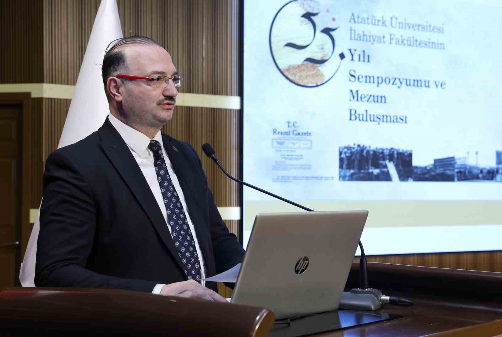 İlahiyat Fakültesinin 55. kuruluş yılı sempozyumu ve mezun buluşması gerçekleştirildi
