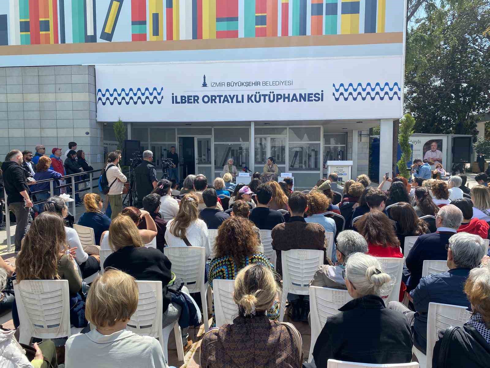 İlber Ortaylı, İzmir’de adını taşıyan kütüphane önünde anıldı
