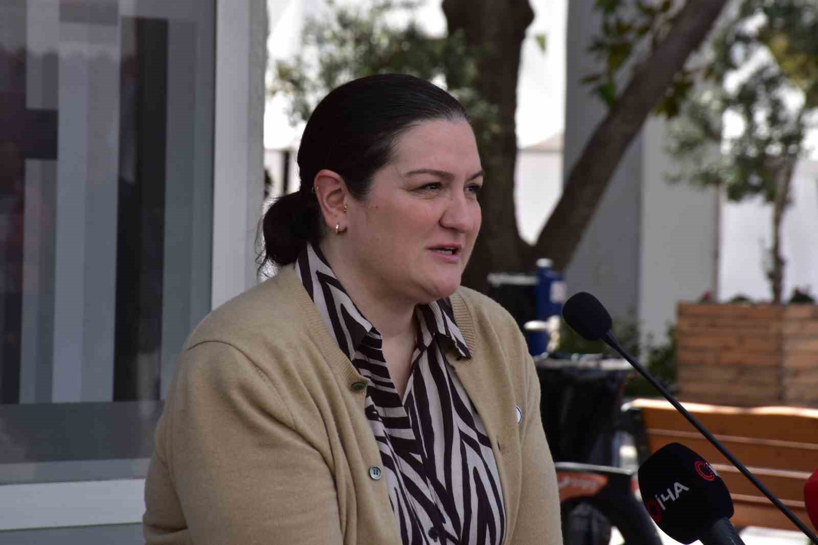 İlber Ortaylı, İzmir’de adını taşıyan kütüphane önünde anıldı
