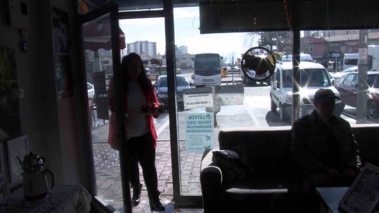 İlçe terminalinin tek kadın çaycısı
