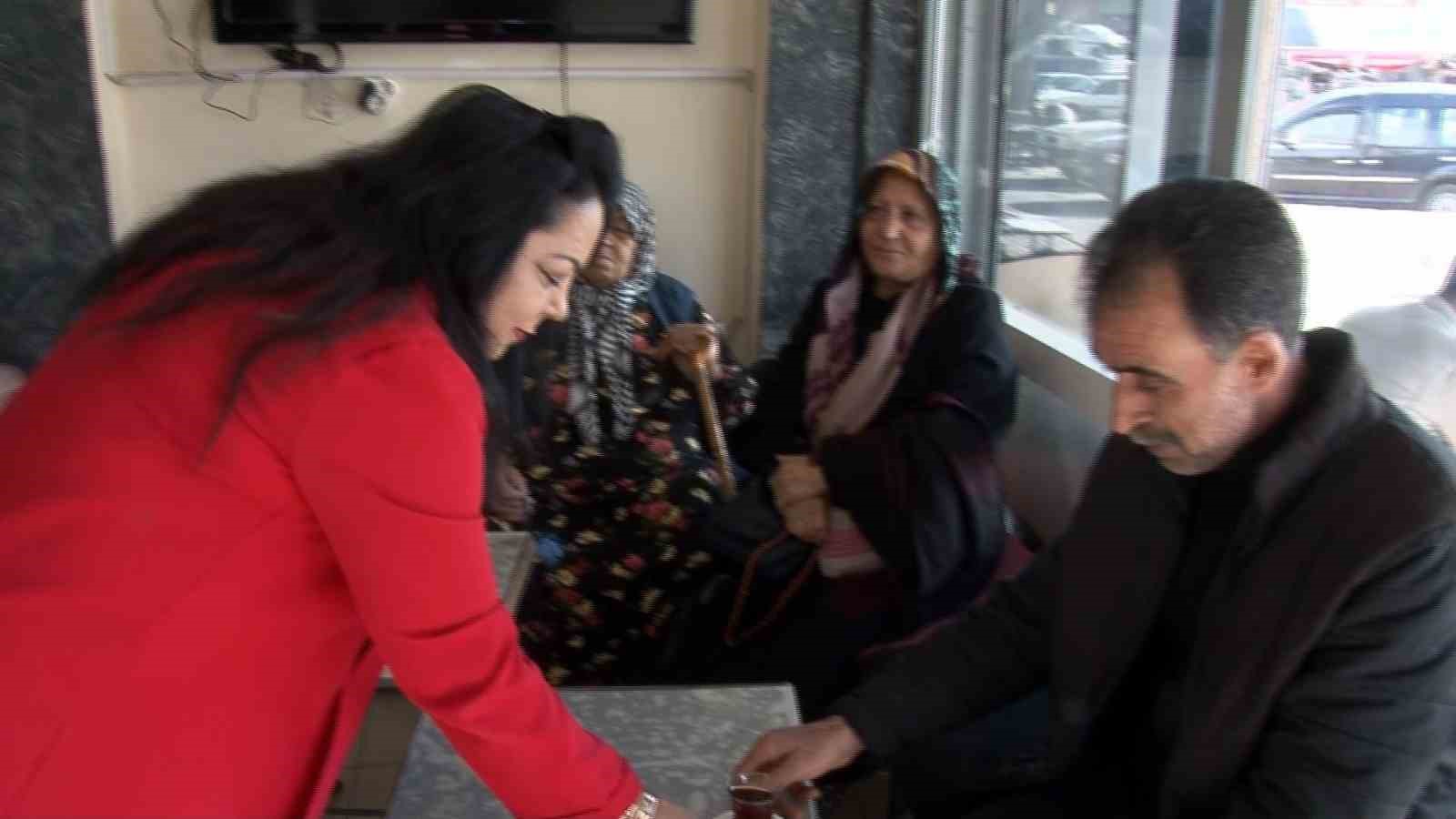 İlçe terminalinin tek kadın çaycısı
