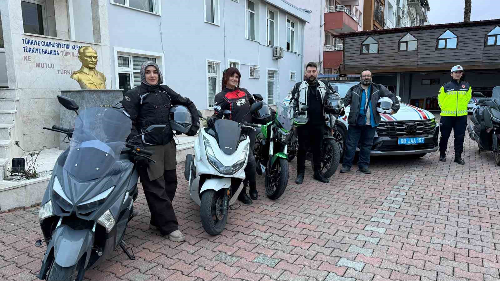 İlçede motosiklet sürücüsü artınca çareyi güvenli sürüş eğitimi vermekte buldular
