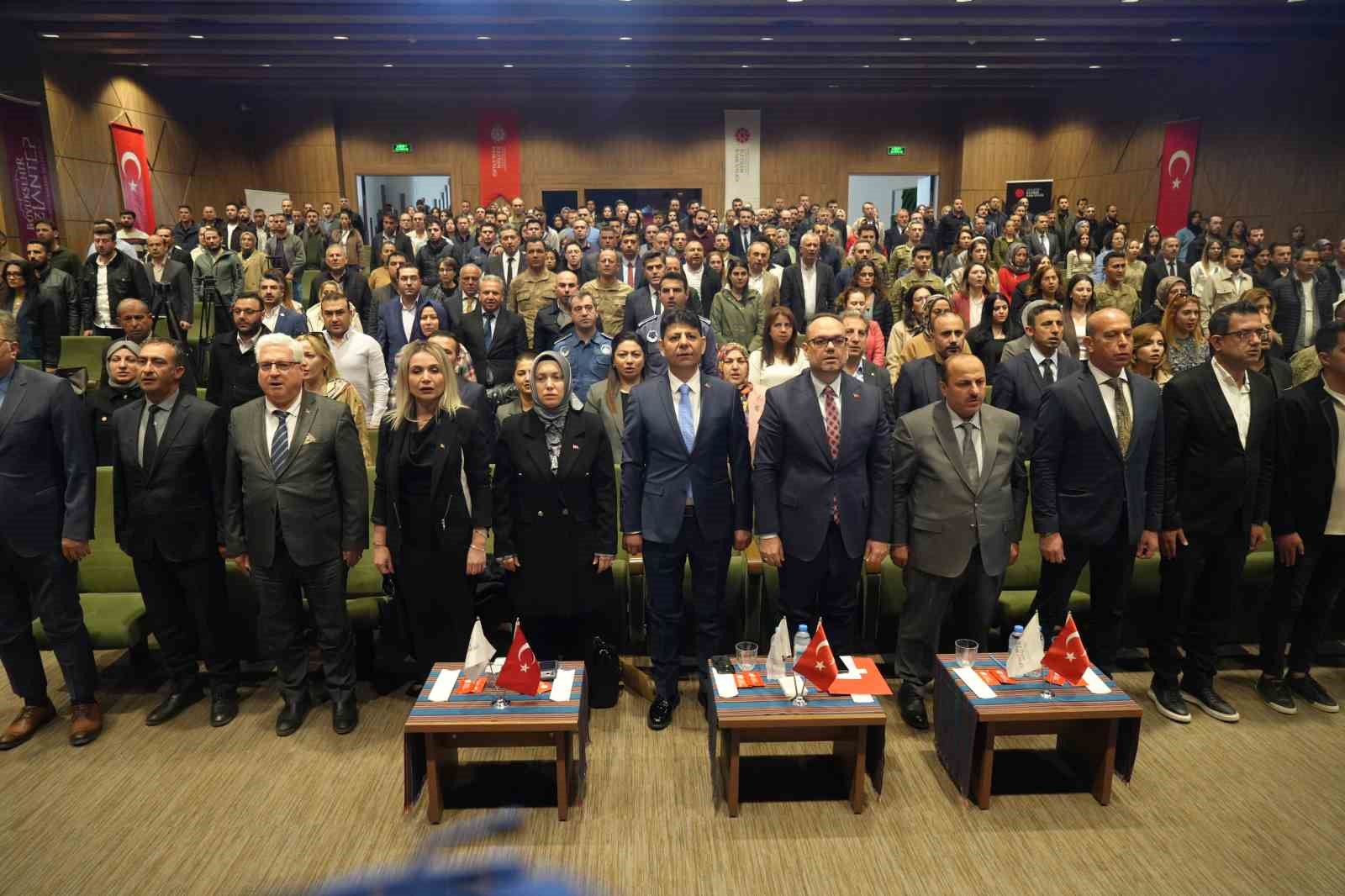 ’İletişimin Yeni Yüzyılı’ eğitim programı Gaziantep’te düzenlendi
’İletişimin Yeni Yüzyılı’ eğitim programı Gaziantep’te düzenlendi