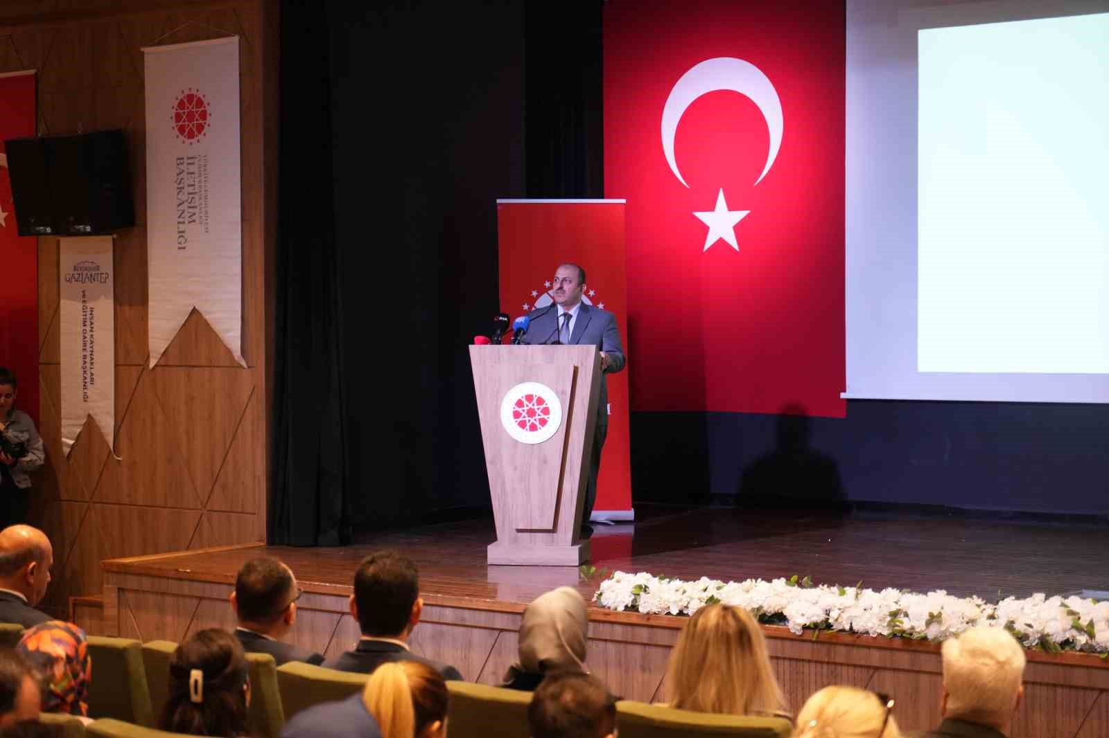 ’İletişimin Yeni Yüzyılı’ eğitim programı Gaziantep’te düzenlendi
’İletişimin Yeni Yüzyılı’ eğitim programı Gaziantep’te düzenlendi