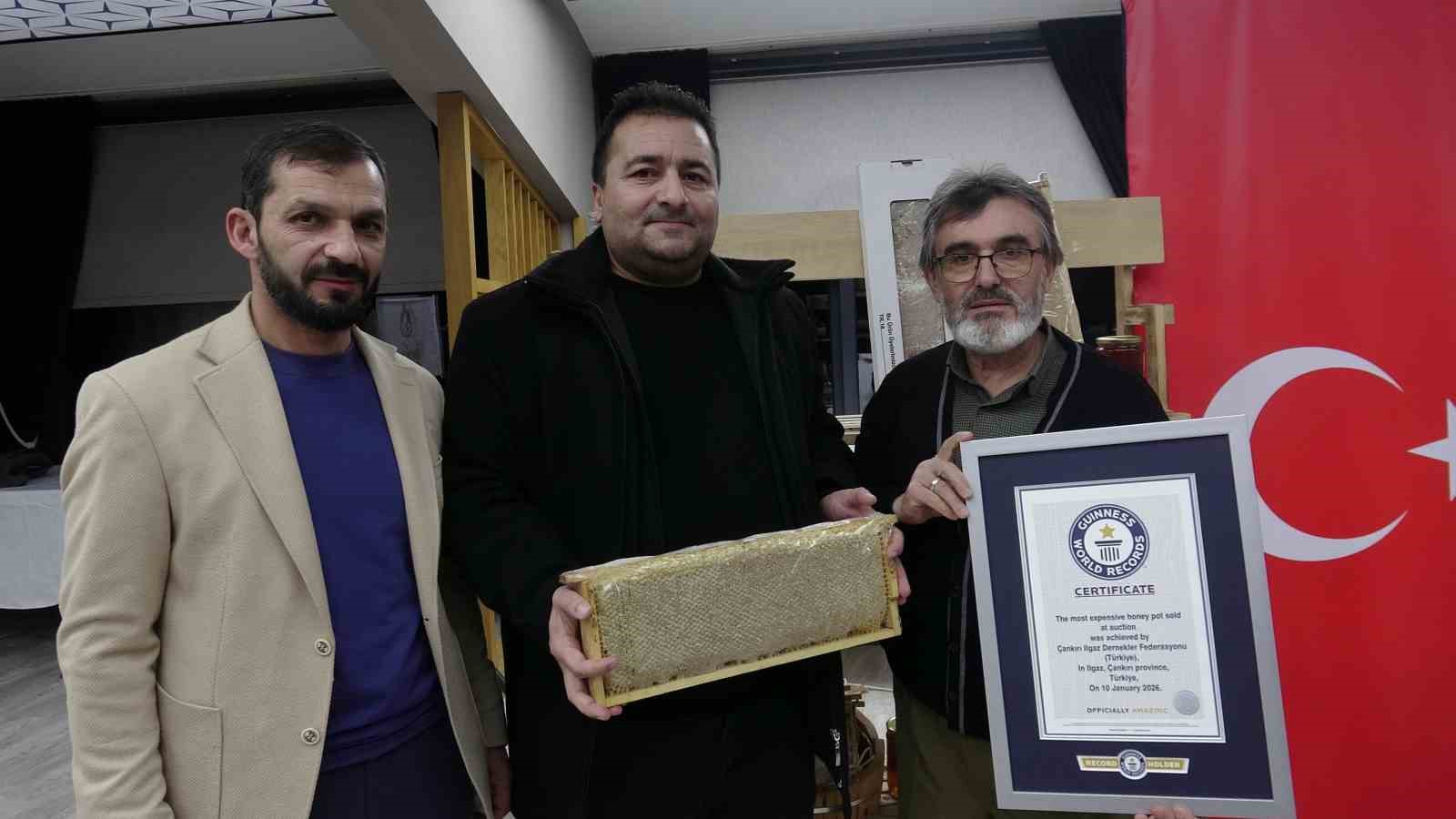 Ilgaz balı dünyanın en pahalı balı olarak Guinness Rekorlar Kitabı’na girdi
Ilgaz balı dünyanın en pahalı balı olarak Guinness Rekorlar Kitabı’na girdi