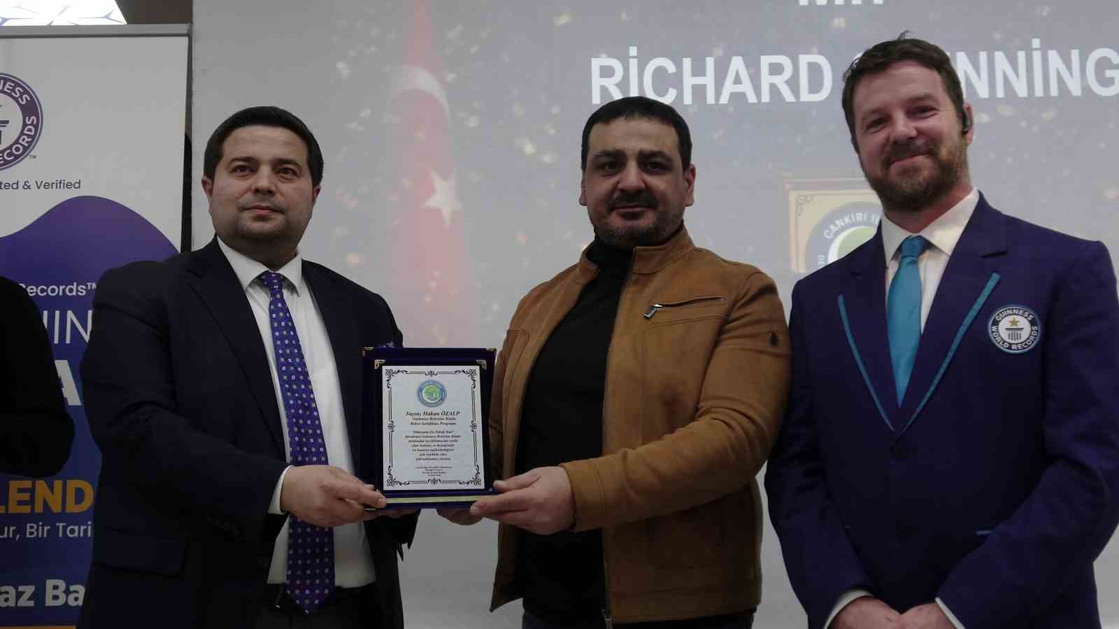 Ilgaz balı dünyanın en pahalı balı olarak Guinness Rekorlar Kitabı’na girdi
Ilgaz balı dünyanın en pahalı balı olarak Guinness Rekorlar Kitabı’na girdi