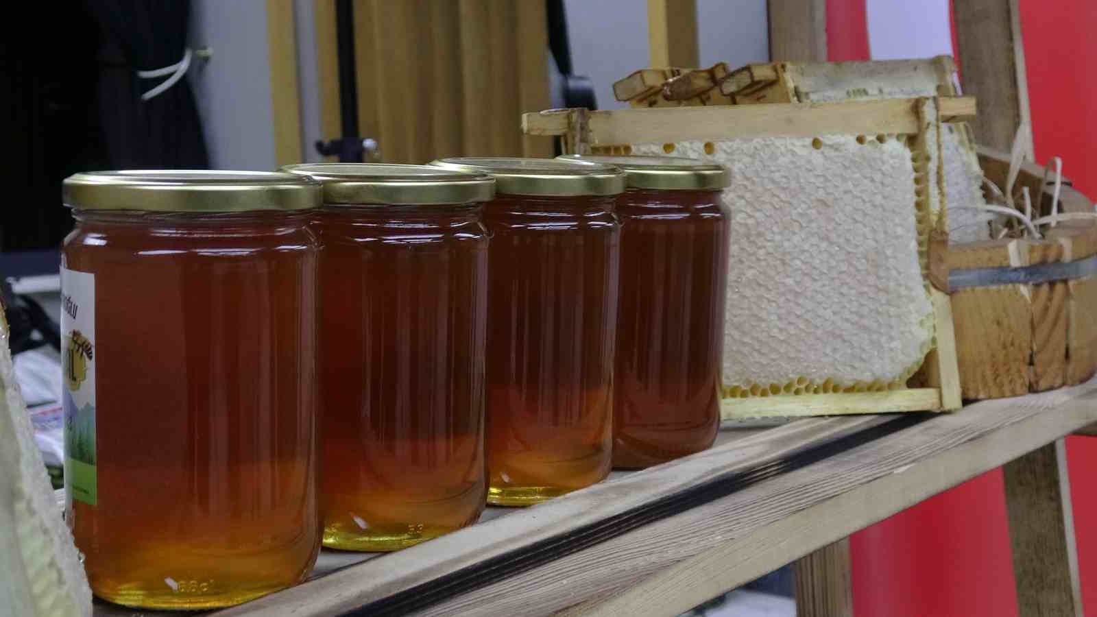 Ilgaz balı dünyanın en pahalı balı olarak Guinness Rekorlar Kitabı’na girdi
Ilgaz balı dünyanın en pahalı balı olarak Guinness Rekorlar Kitabı’na girdi