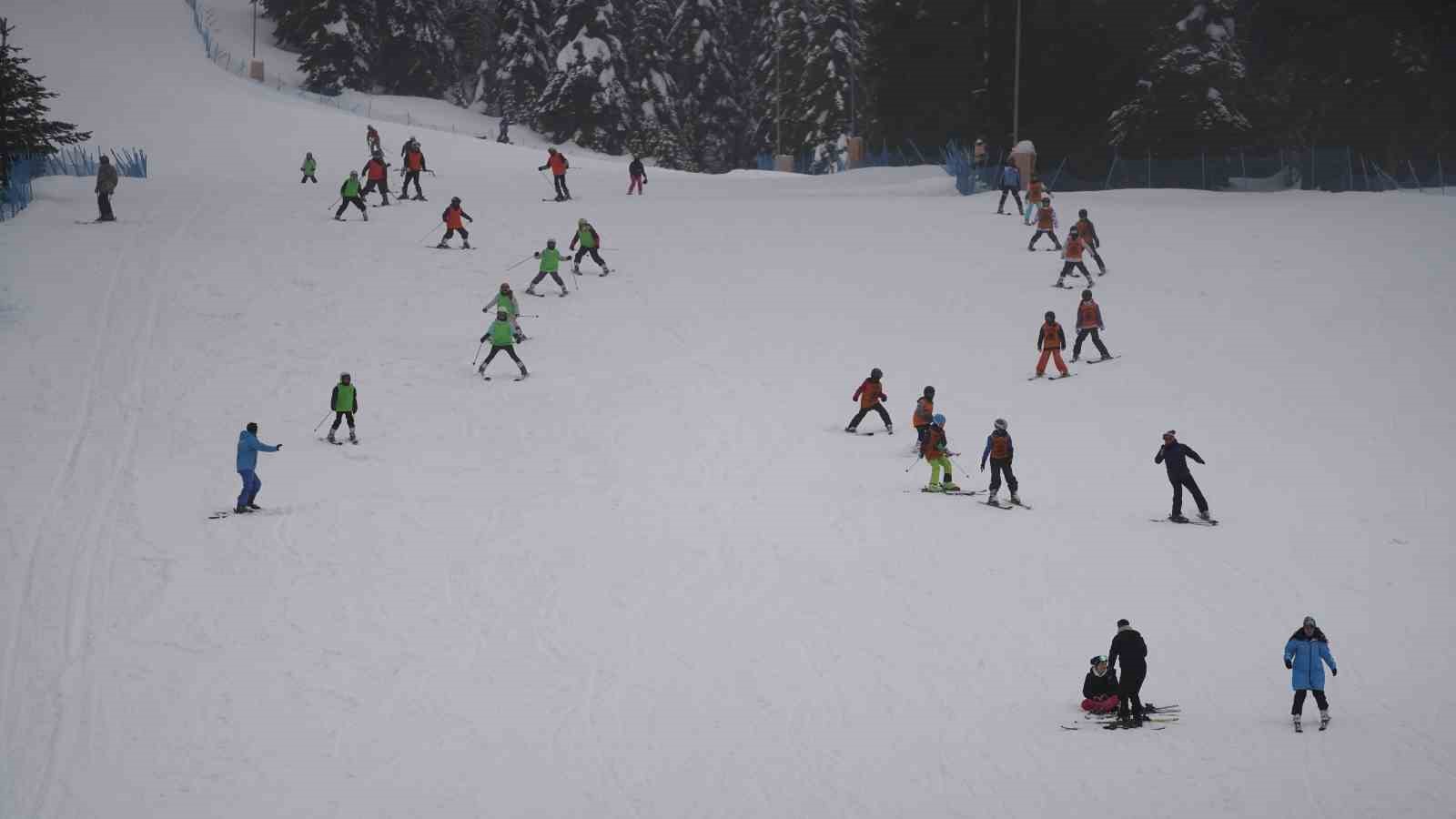 Ilgaz Dağı’na kayakseverler akın etti
