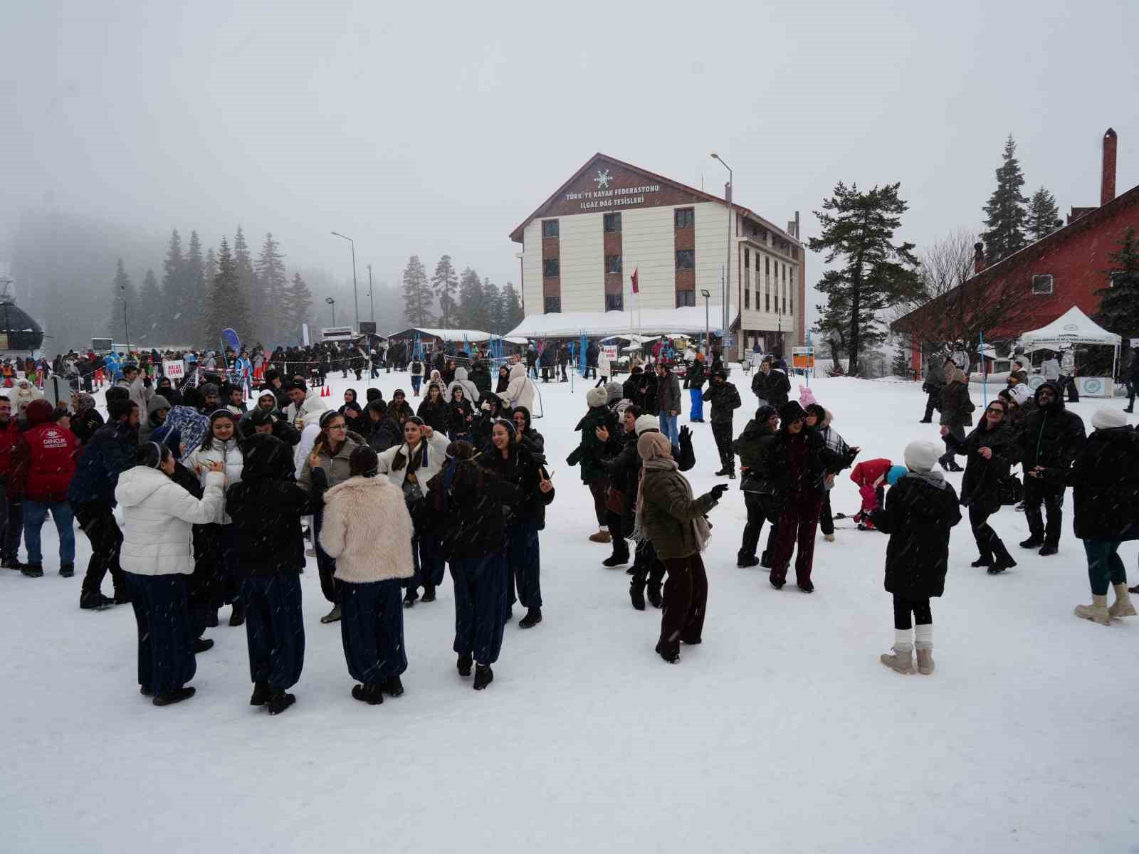 Ilgaz Dağı’na kayakseverler akın etti
