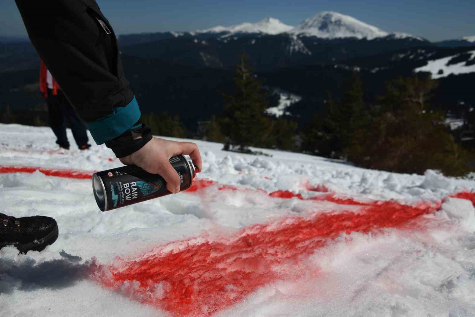 Ilgaz Dağı’nın zirvesinde anlamlı anma: İstiklal Marşı’nın ilk kelimesi kara nakşedildi

