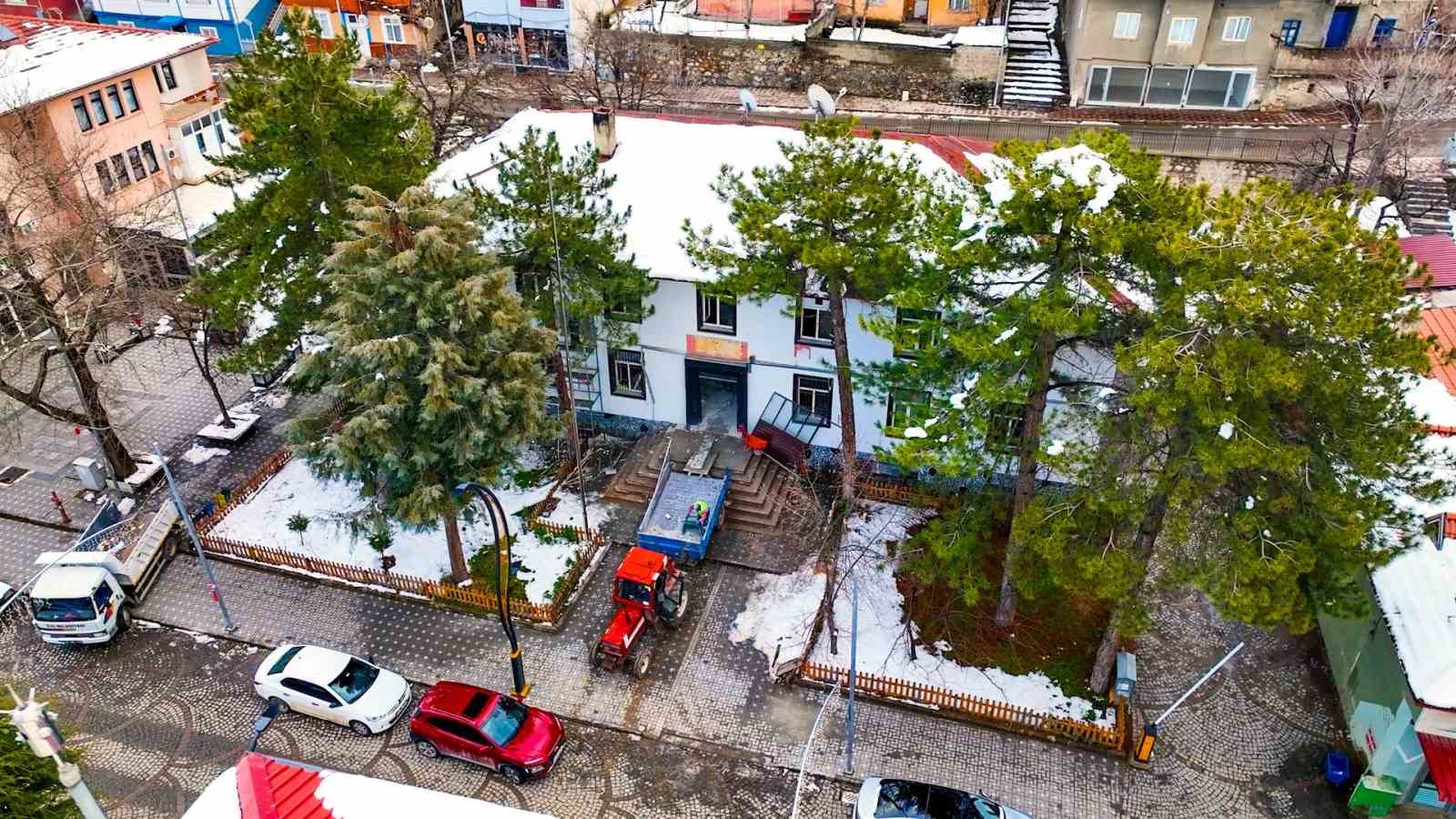 İliç’in tarihi taş binası restorasyonla yeniden hayat buluyor
