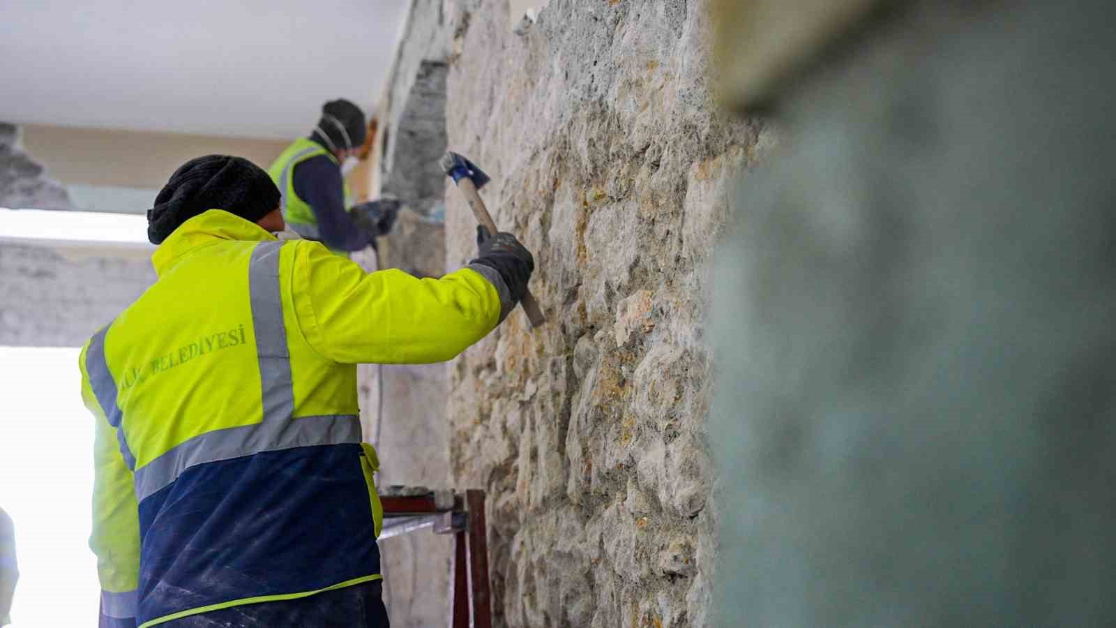 İliç’in tarihi taş binası restorasyonla yeniden hayat buluyor

