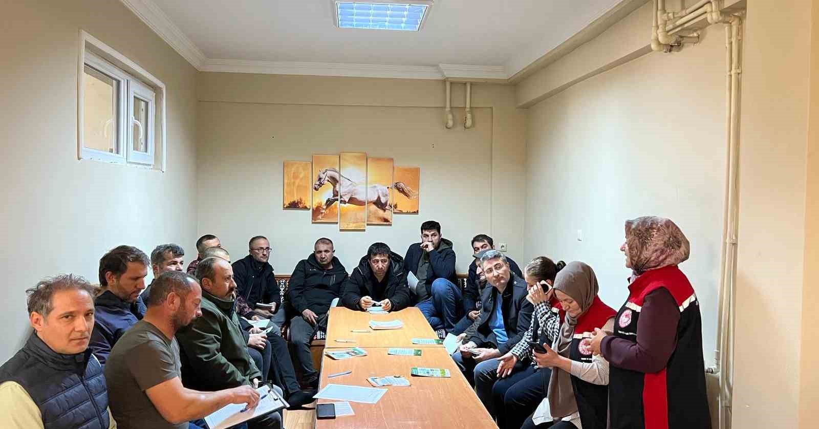 İliç’te üreticilere B-Reçete sistemi anlatıldı
