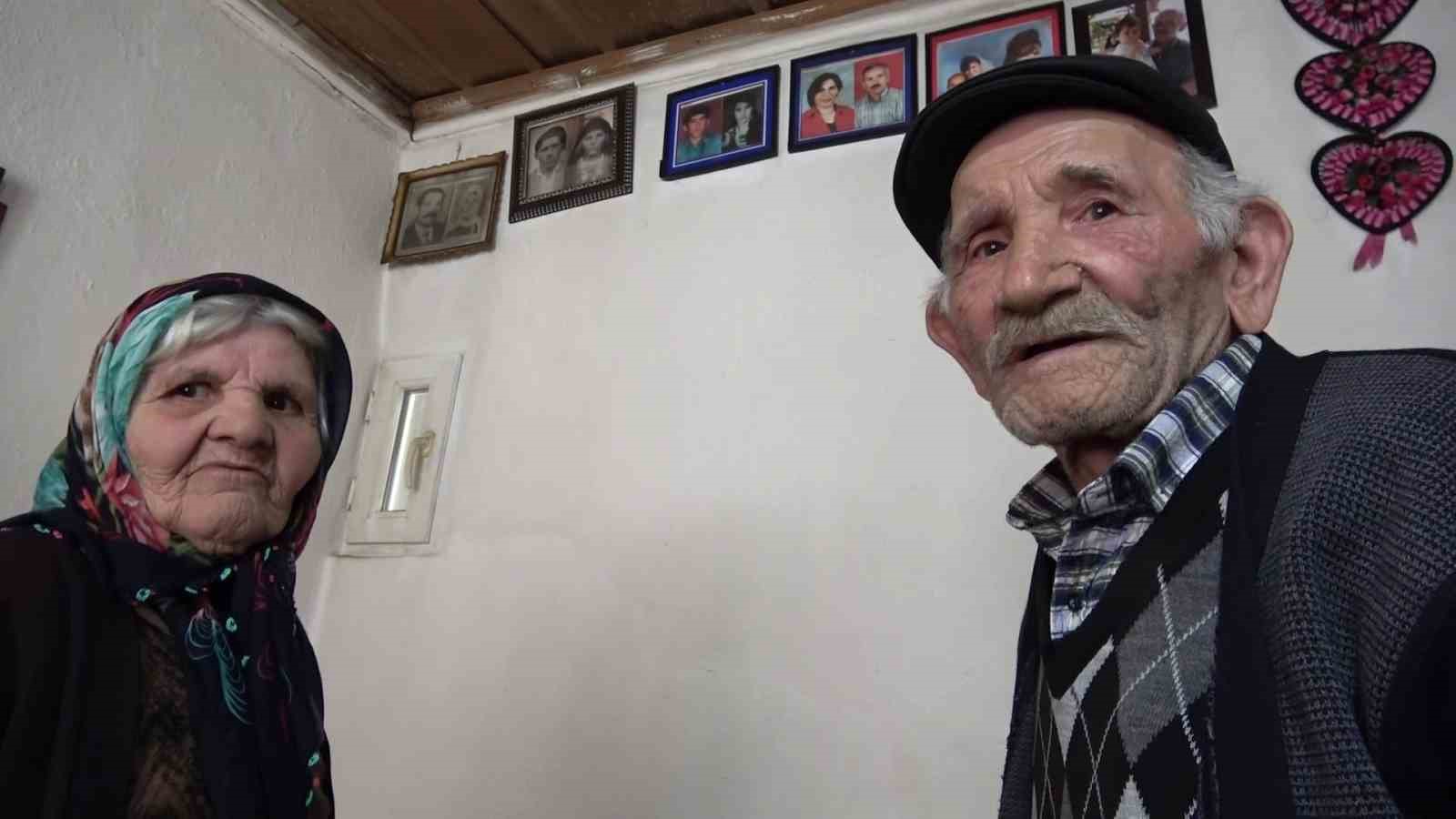 İlk günkü sevgiyle 67 yıldır aynı yastığa baş koyuyorlar
