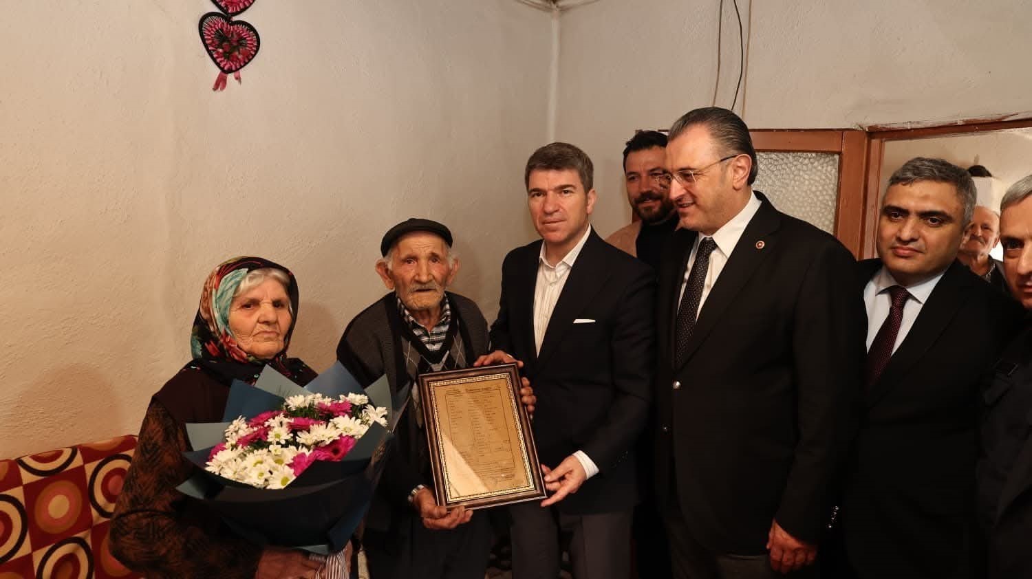 İlk günkü sevgiyle 67 yıldır aynı yastığa baş koyuyorlar
