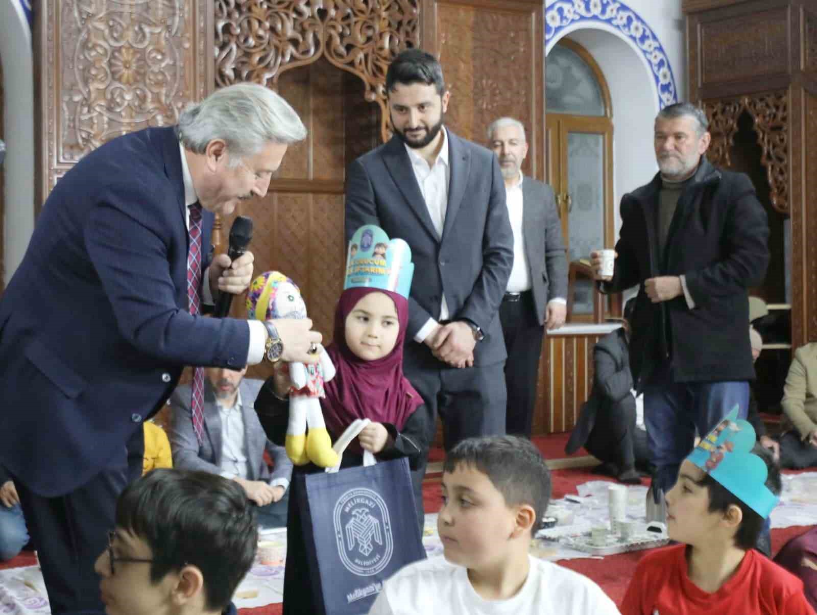 "İlk Orucum İlk İftarım" Programında gönül sofrası çocukların neşesi ile bereketlendi
