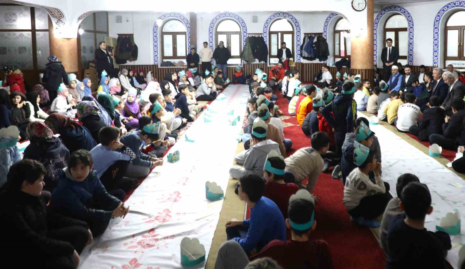 "İlk Orucum İlk İftarım" Programında gönül sofrası çocukların neşesi ile bereketlendi
