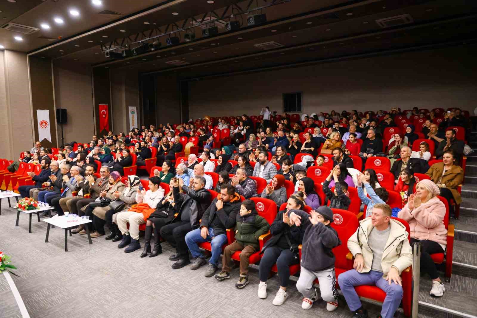 İlkadım Belediyesi Çocuk Korosu, Barış Manço’nun şarkılarını seslendirdi
