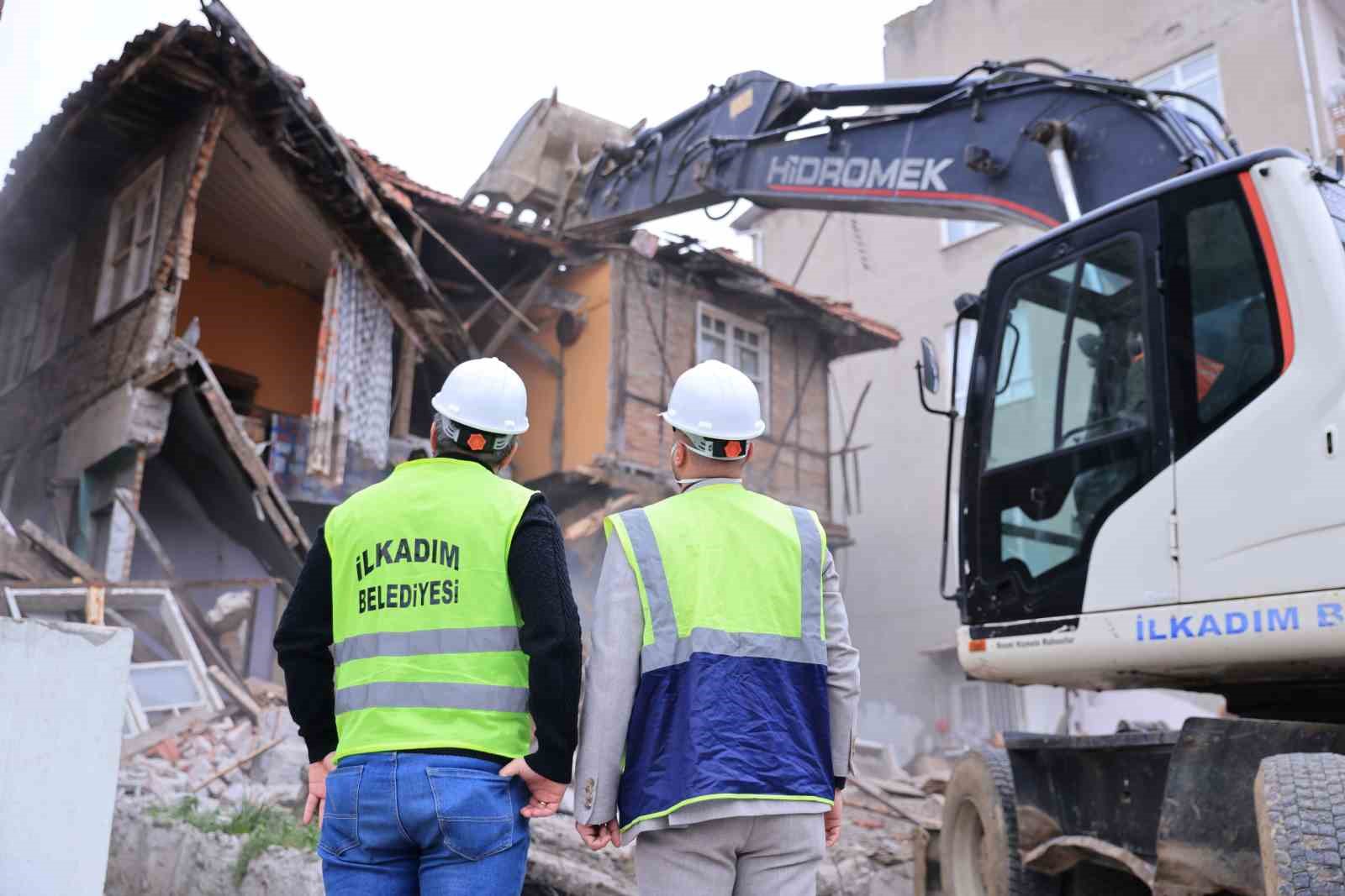 İlkadım’da metruk yapılar bir bir yıkılıyor
