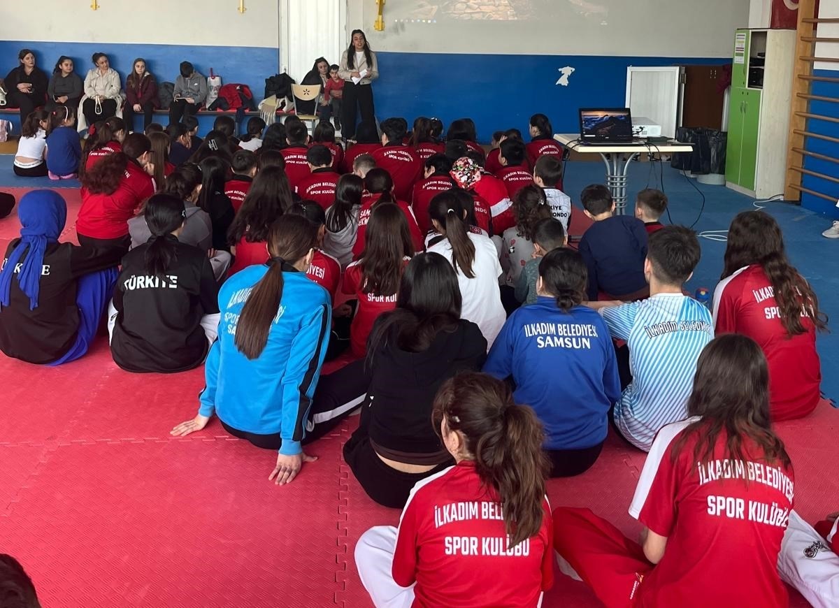 İlkadım’dan sporculara eğitim desteği
İlkadım’dan sporculara eğitim desteği