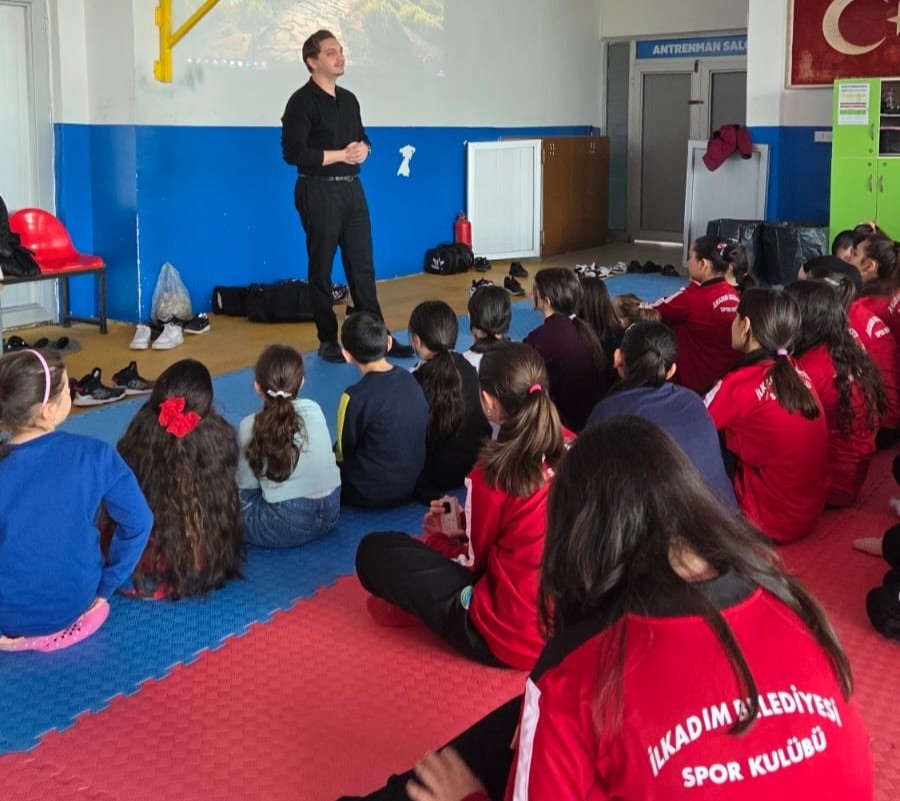 İlkadım’dan sporculara eğitim desteği
İlkadım’dan sporculara eğitim desteği