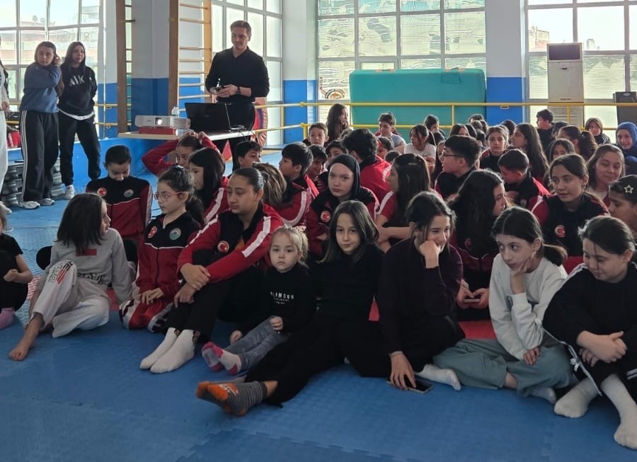 İlkadım’dan sporculara eğitim desteği
İlkadım’dan sporculara eğitim desteği