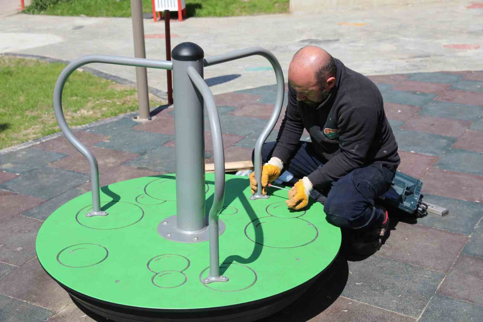 İlkadım’ın parkları yaza hazırlanıyor
İlkadım’ın parkları yaza hazırlanıyor