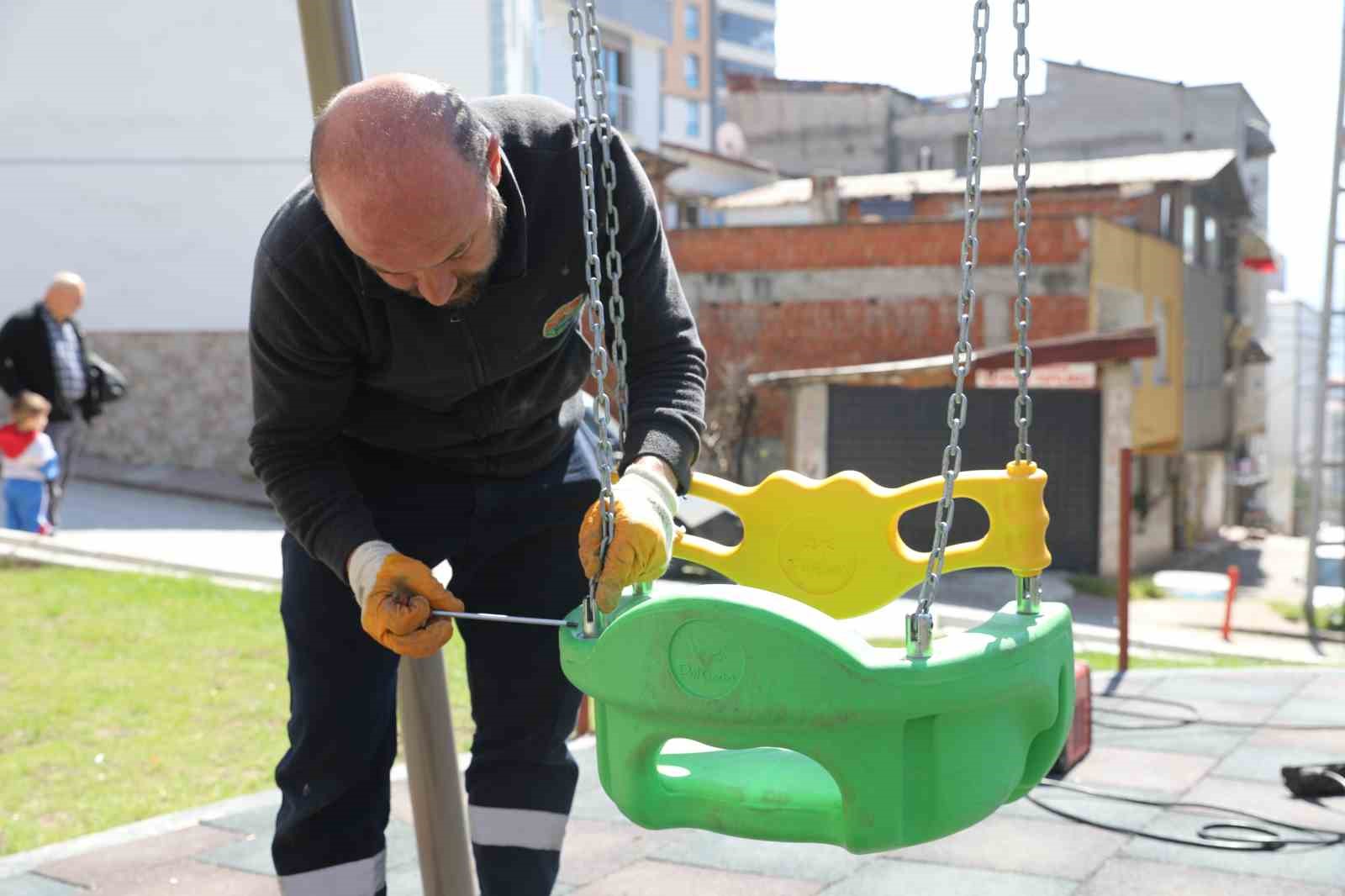 İlkadım’ın parkları yaza hazırlanıyor
İlkadım’ın parkları yaza hazırlanıyor