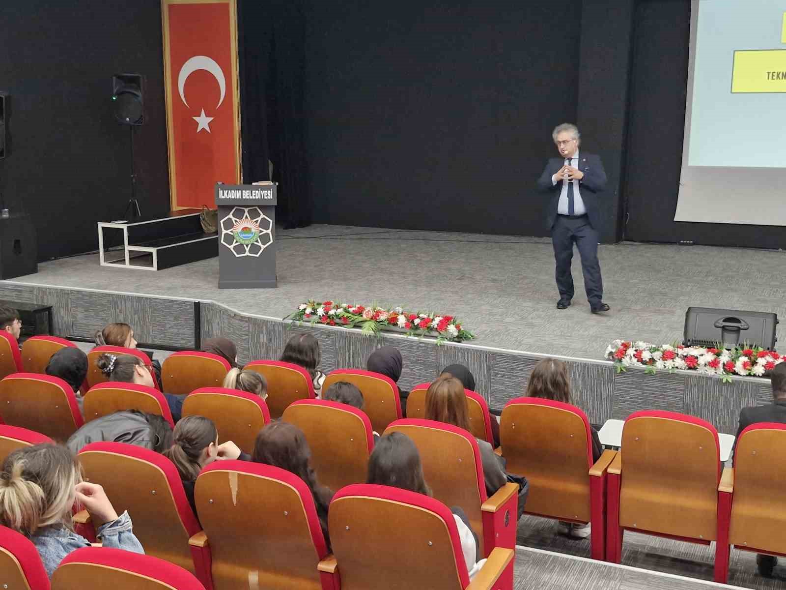 İLKEM’de YKS adaylarına ‘Sivri Hoca’ dopingi

